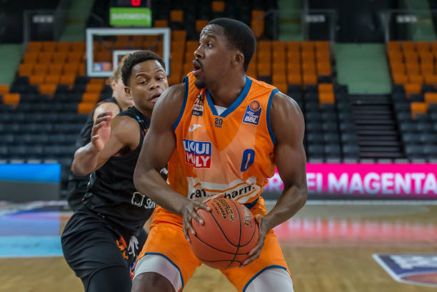 首局比赛巴 首局比赛巴