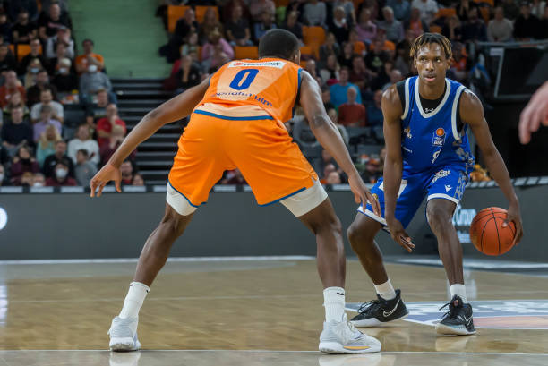 钞票攻势 钞票攻势