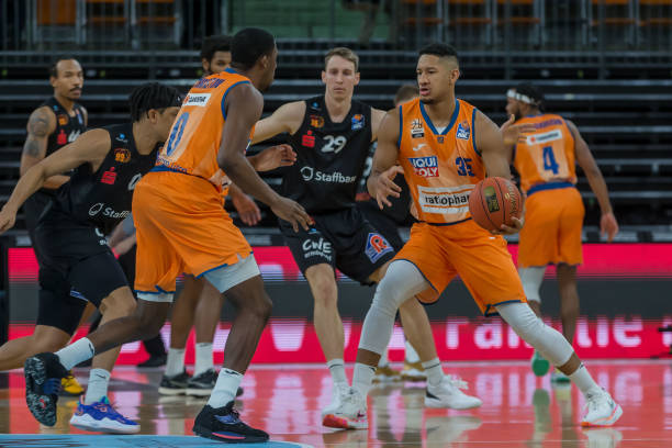 更深入分析 更深入分析