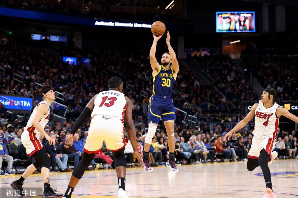 与此形成对 与此形成对